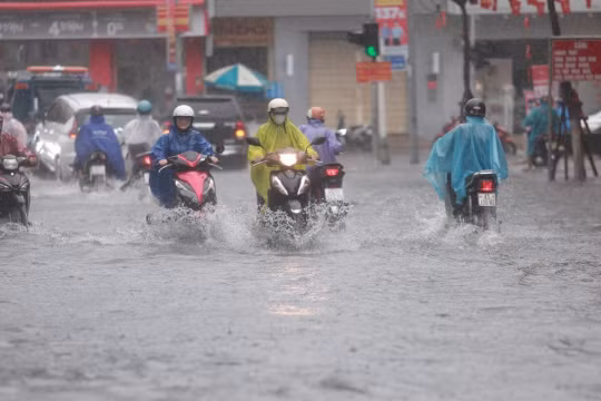Dự báo thời tiết trưa 11/7: Bắc Bộ - Bắc Trung Bộ mưa dông, lượng mưa phổ biến 20 - 40mm