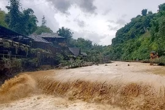 Cảnh báo khẩn: Mưa lũ đe dọa gây sụt lún và sạt lở đất tại nhiều tỉnh thành miền Bắc và miền Trung