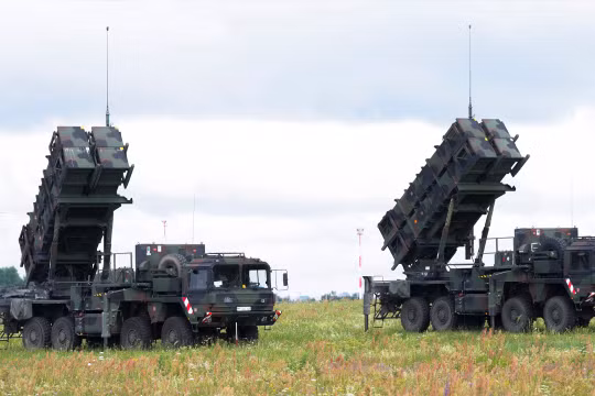 Tổng thống Trump bất ngờ "bật đèn xanh" để Ukraine tự sản xuất tên lửa Patriot