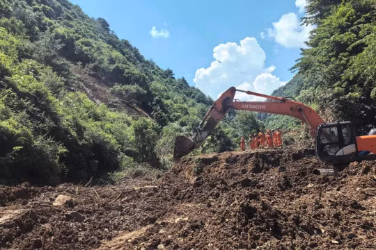 Sạt lở đất kinh hoàng ở Cam Túc (Trung Quốc), ít nhất 21 người thiệt mạng