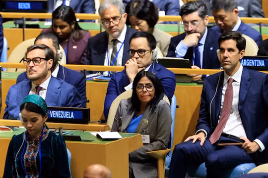 Tổng thống Trump lần đầu hội đàm trực tiếp với Tổng thống lâm thời Venezuela Rodriguez