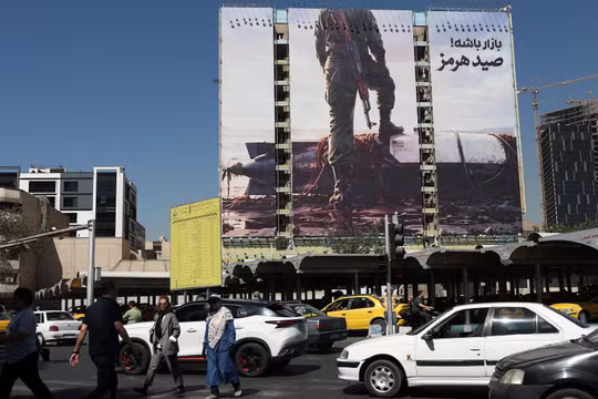 Mỹ siết “thòng lọng” kinh tế Iran, ngành công nghiệp ô tô và đường sắt rơi vào danh sách đen