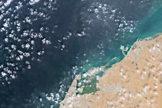 UAE báo động vì vệt dầu loang tiếp tục lan rộng, thêm nhiều bãi biển phải đóng cửa