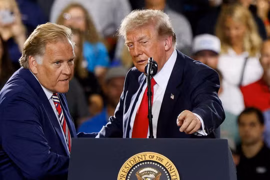 Ông Trump hứng cú sốc thăm dò, tỷ lệ ủng hộ rơi xuống mức thấp kỷ lục