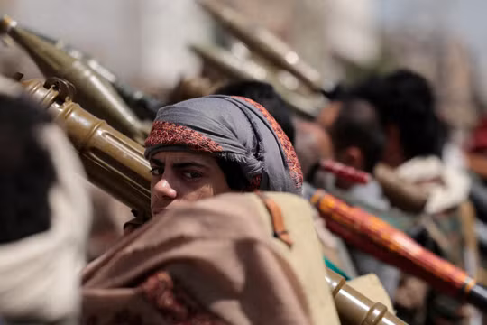 Rộ tin Iran điều động chỉ huy cấp cao, thiết bị quân sự đến Yemen giúp lực lượng Houthi