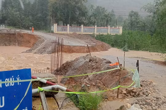Mưa lớn bao trùm Đà Nẵng, cảnh báo hàng loạt khu vực nguy cơ cao xảy ra lũ quét và sạt lở