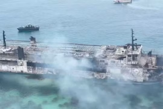 Philippines khẩn trương điều tàu, máy bay tìm kiếm 80 người mất tích sau vụ cháy phà kinh hoàng