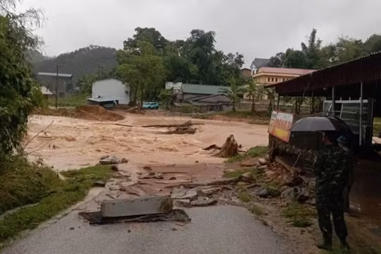 Mưa lớn kéo dài đe dọa gây sạt lở, sụt lún đất nghiêm trọng tại Bắc Bộ và Thanh Hóa