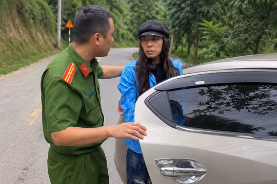 Công an Lào Cai vây bắt đối tượng tàng trữ ma túy, ngụy trang tóc giả bỏ chạy suốt 10km