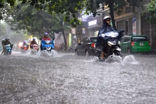 Bắc Bộ và Thanh Hóa mưa lớn có nơi trên 70mm, cảnh báo nguy cơ lốc sét, mưa đá và gió giật mạnh