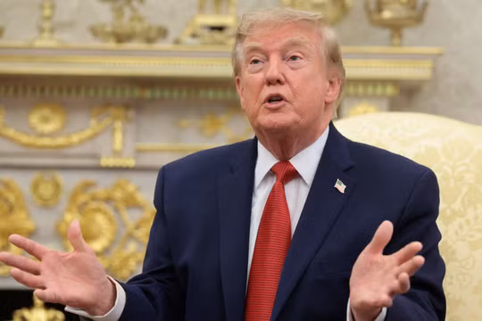Ông Trump bất ngờ “quay xe” hoãn áp thuế 50% lên hàng hóa Canada