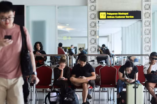 Thảm họa phun trào núi lửa ở Indonesia: 7 sân bay vẫn đóng cửa, 341.000 hành khách bị ảnh hưởng