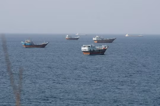 Iran và Oman tìm cách tháo “nút thắt” tại eo biển Hormuz, hé lộ về “hành lang hàng hải” tạm thời