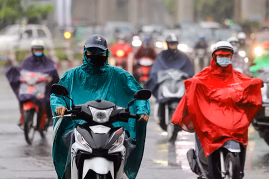 Mây đối lưu phát triển mạnh, nhiều khu vực tại Hà Nội nguy cơ xuất hiện dông, lốc sét, mưa đá