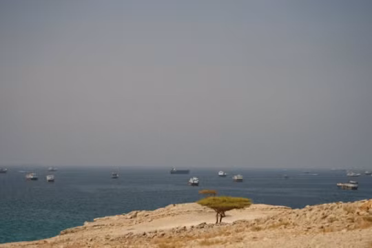 Eo biển Hormuz và Ả Rập Xê Út liên tiếp bị tấn công, nguồn cung dầu toàn cầu chịu thêm sức ép