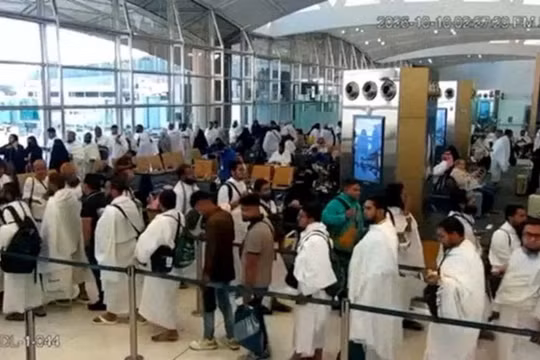 Houthi tấn công Ả Rập Xê Út, nhiều người hành hương mắc kẹt giữa vòng xoáy xung đột