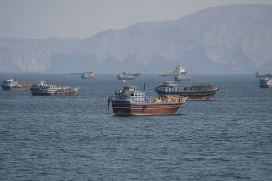 Iran đe dọa chặn các tuyến đường “bất hợp pháp” qua eo biển chiến lược Hormuz