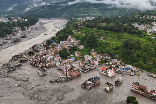 Nepal cảnh báo nguy cơ lũ lụt rình rập từ hai “quả bom nước” khổng lồ chưa rút cạn