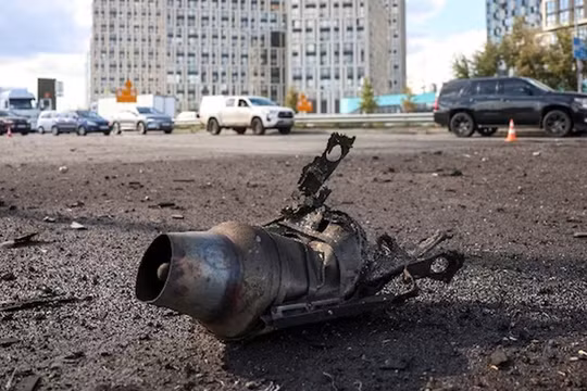 UAV Nga tung đòn hủy diệt, san phẳng loạt trạm xăng và kho hàng ở Kiev trong tích tắc