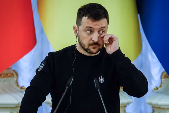 Tổng thống Zelensky phản đối tổ chức bầu cử, tuyên bố nó sẽ tạo “sóng thần xẻ đôi” Ukraine