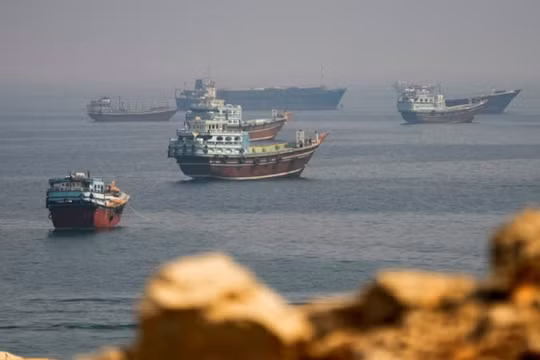 Lưu lượng tàu qua “điểm nóng” Hormuz tiếp tục giảm mạnh do xung đột Trung Đông leo thang