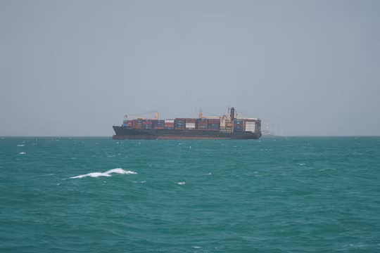 Nhiều tàu chở dầu Ả Rập Xê Út quay đầu khi Houthi mở mặt trận mới trong cuộc chiến Mỹ - Iran