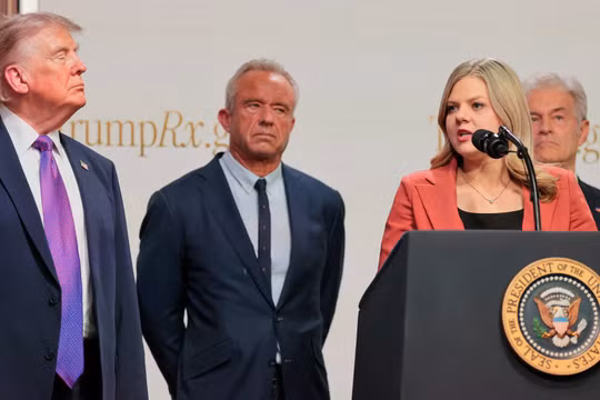 Ông Trump “chọn mặt gửi vàng”, bổ nhiệm nữ trợ lý Nhà Trắng Heidi Overton làm người đứng đầu FDA