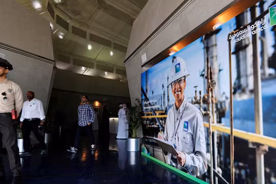 Saudi Aramco sơ tán nhân viên khỏi trụ sở chính giữa lúc Houthi tấn công dồn dập vào Ả Rập Xê Út