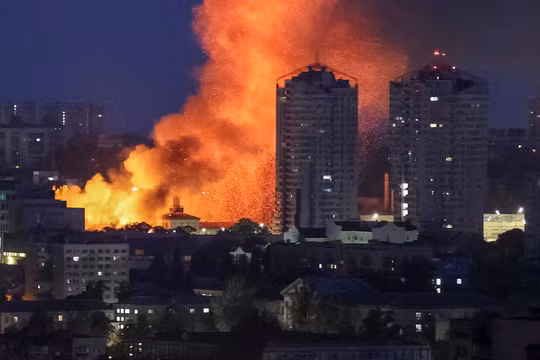 Nga phóng tên lửa đạn đạo vào Kiev trong đêm, nhiều người bị thương