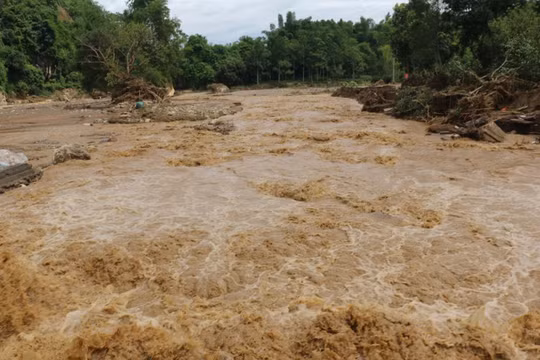 Cảnh báo lũ quét và sạt lở đất tại Nghệ An, Hà Tĩnh do mưa lớn chưa có dấu hiệu hạ nhiệt