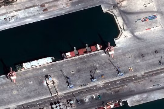 Đoàn tàu Nga bất ngờ xuất hiện ở ven biển Syria, hé lộ bước đi mới sau thỏa thuận Moscow-Damascus
