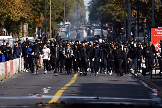 Biểu tình ở Pháp gây ra “thiệt hại nặng nề nhất trong nhiều thập kỷ”, Tổng thống Macron họp khẩn
