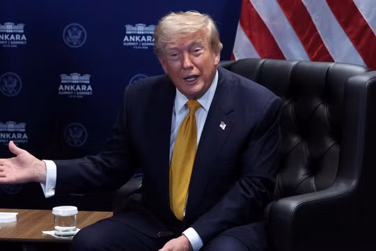 Ông Trump cảnh báo Mỹ sắp tung đòn hủy diệt, toàn bộ nhà máy điện và cầu Iran vào tầm ngắm