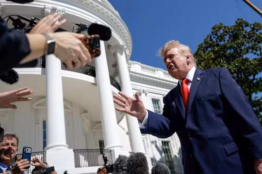 CNN, MS NOW, Politico tiếp tục gây sức ép lên thẩm phán, ông Trump đối mặt thách thức mới