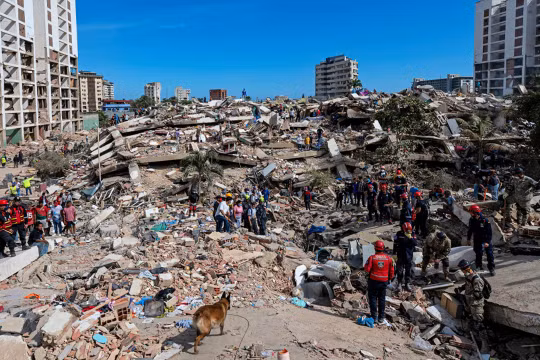 Phép màu giữa thảm họa động đất ở Venezuela: 1 bé trai được cứu sống khỏi tòa nhà bị sập 6 ngày