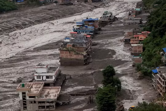 750 người chết, hàng nghìn người vẫn mất tích sau trận lũ quét như sóng thần ở Nepal
