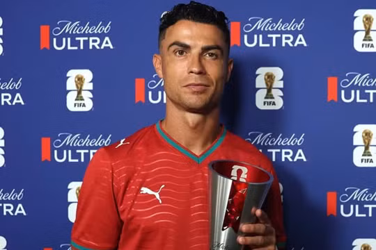 Ronaldo nhận giải “Cầu thủ xuất sắc nhất trận” sau chiến thắng Croatia, thế giới bùng nổ tranh cãi