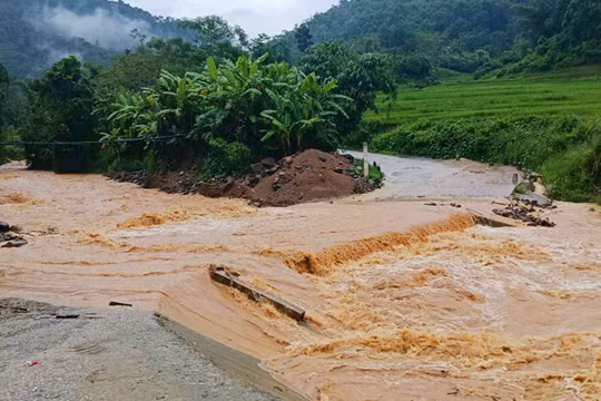 Cảnh báo khẩn nguy cơ lũ quét, sạt lở đất do mưa lũ tại các tỉnh thành Trung Bộ và Nam Bộ