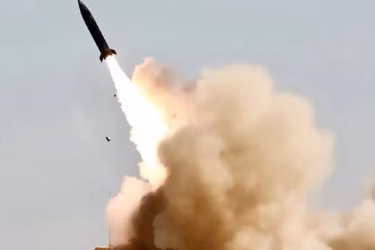 Ông Trump tuyên bố chấn động: Đảo Kharg của Iran đang bị “phá hủy thành từng mảnh vụn”