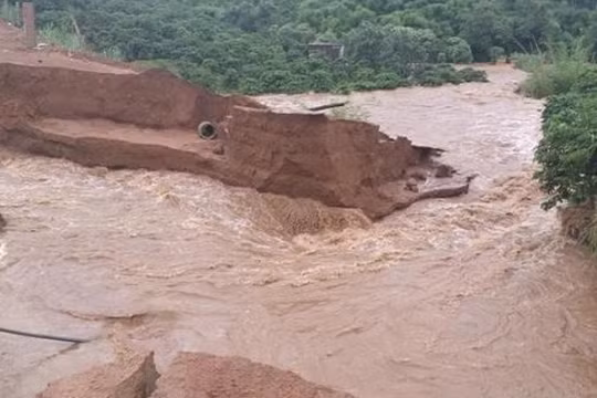 Mưa lũ dồn dập, cảnh báo 5 tỉnh miền Bắc nguy cơ lũ quét và sạt lở nghiêm trọng
