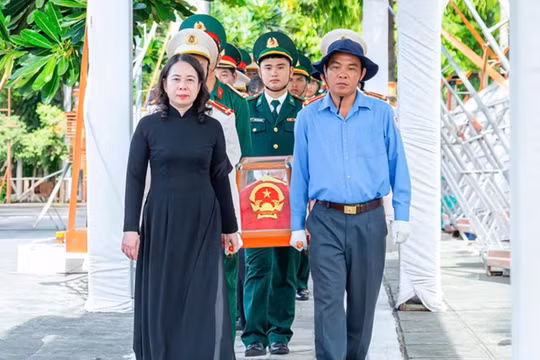 Phó Chủ tịch nước Võ Thị Ánh Xuân dự lễ an táng 235 hài cốt liệt sĩ tại Nghĩa trang Dốc Bà Đắc