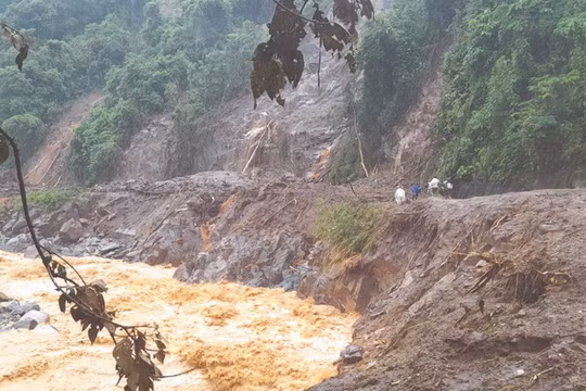 Mưa lớn kích hoạt nguy cơ lũ quét, sạt lở đất trên diện rộng ở 5 tỉnh miền núi phía Bắc