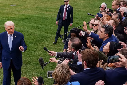 CNN, MS NOW và Politico kiện ông Trump, thách thức lệnh cấm của Nhà Trắng