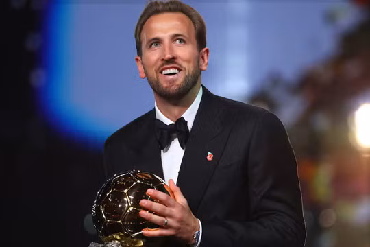 Vượt mặt Yamal và Mbappe, Harry Kane đoạt Quả bóng vàng 2026