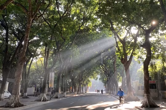 Không khí lạnh bao trùm, Bắc bộ mát mẻ, mưa lớn phức tạp ở Trung bộ