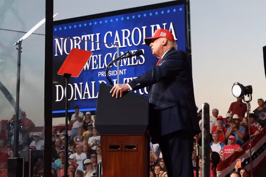 Nóng: Ông Trump ký sắc lệnh gia hạn mức phí 100.000 USD cho visa H-1B thêm 1 năm