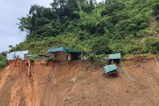 Báo động khẩn nguy cơ lũ quét, sạt lở và sụt lún đất do mưa lũ ở các tỉnh Bắc Bộ