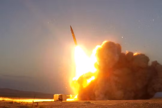 Iran trút “mưa tên lửa” khốc liệt, Qatar tuyên bố ngăn chặn khẩn cấp, hé lộ thiệt hại đầu tiên