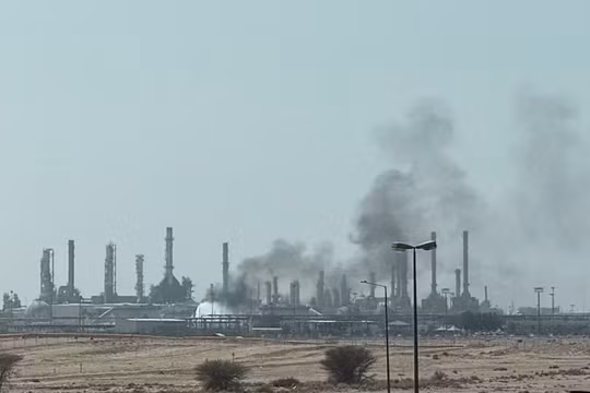 Houthi tấn công tên lửa nhằm vào dinh Tổng thống Yemen khiến 21 người thương vong