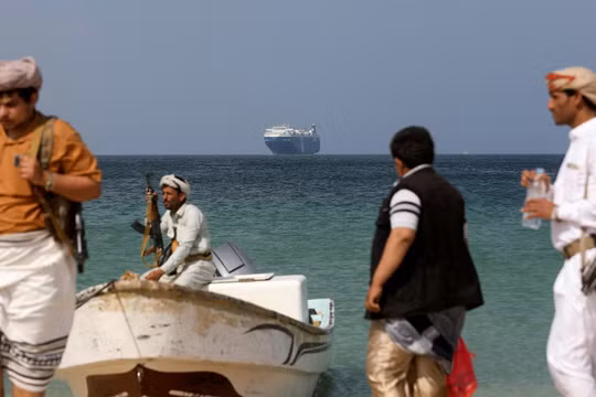 Iran tung "lá bài" Houthi, dọa khóa chặt Biển Đỏ nếu Mỹ đánh vào mạng lưới điện